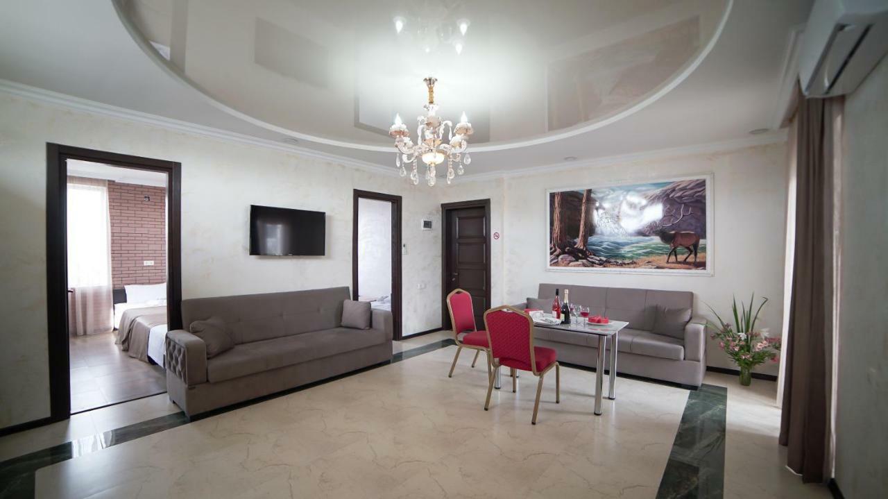 Hotel Progress Batumi Kültér fotó