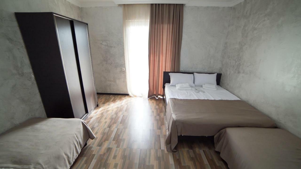 Hotel Progress Batumi Kültér fotó