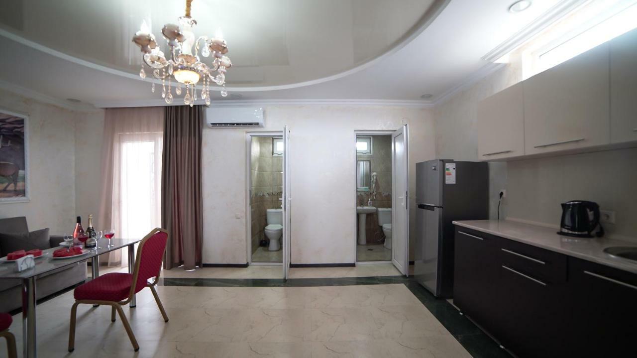 Hotel Progress Batumi Kültér fotó