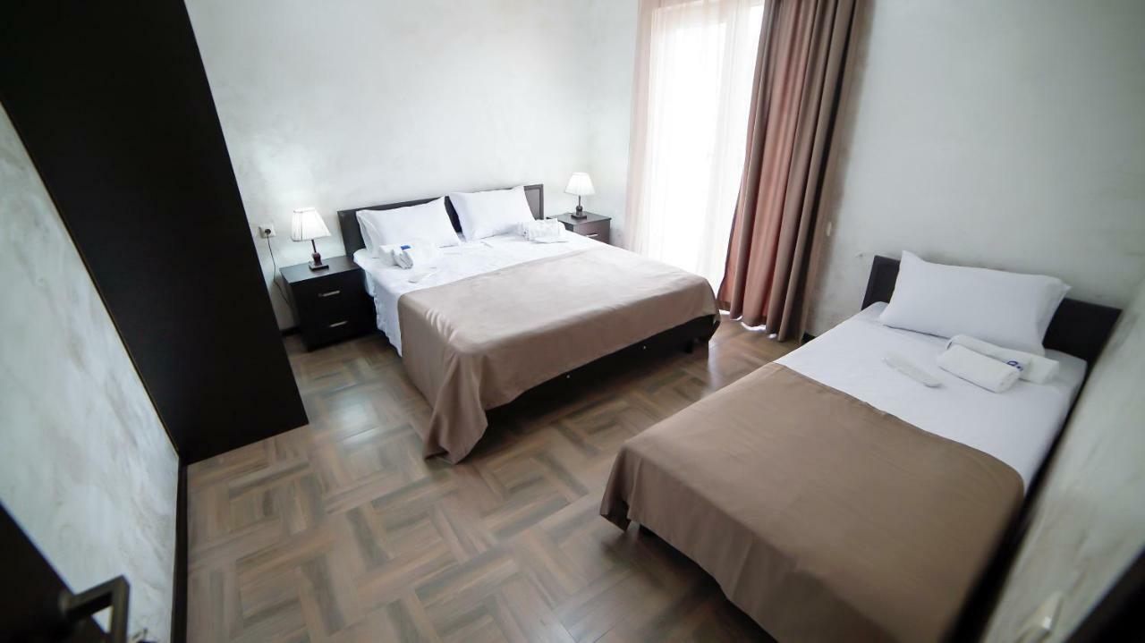 Hotel Progress Batumi Kültér fotó